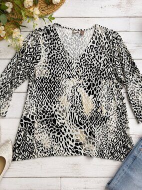 Chico’s Animal Print V Neck 3/4 Sleeve Stretch Knit Top Leopard Safari Neutral